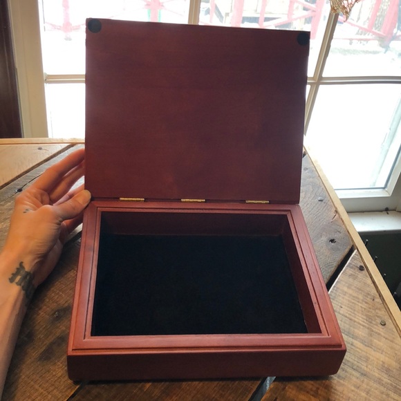 Edna Hibel “Girl on Horse” felt wooden trinket box - Picture 9 of 13